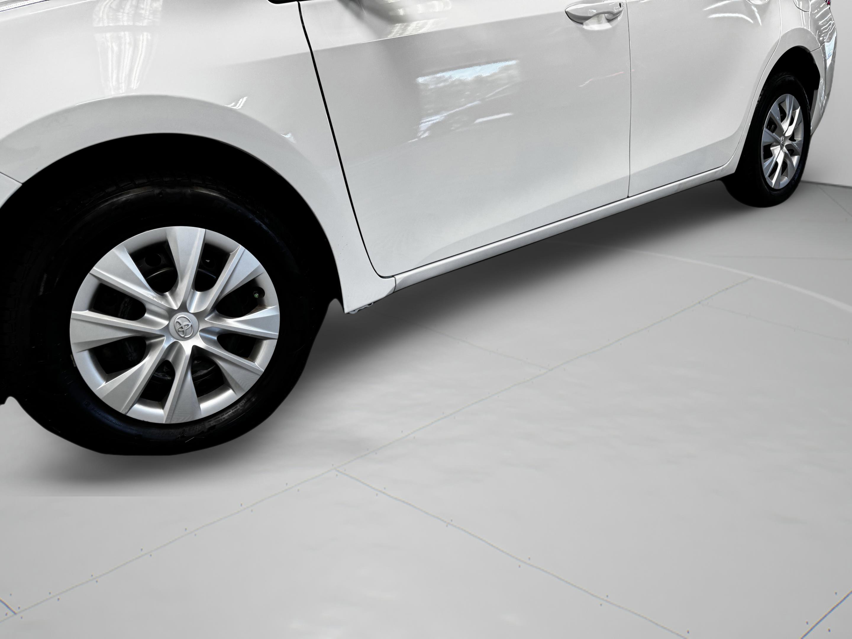 Used 2019 Toyota Corolla L image 45