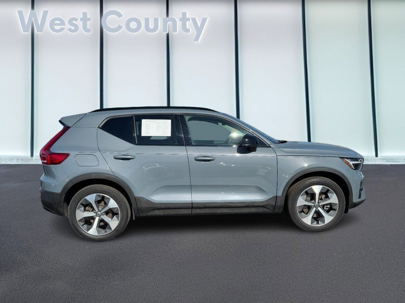 Certified 2023 Volvo XC40 B5 Plus w/ Protection Package Premier image 2