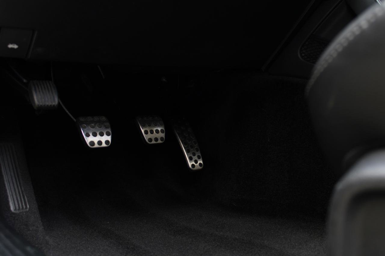 Used 2016 Dodge Challenger R/T Scat Pack w/ Leather Interior Group image 36