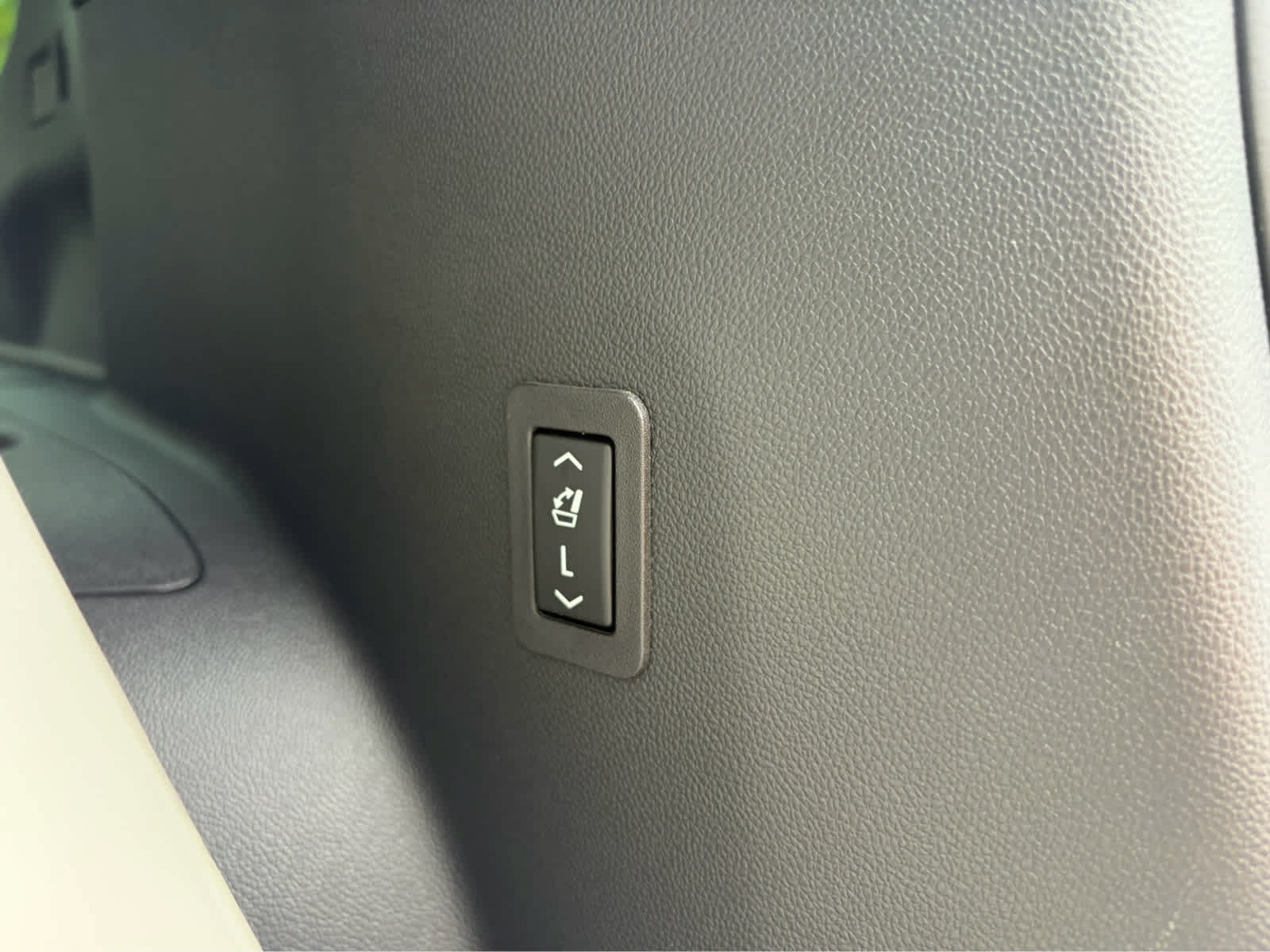 Used 2026 Cadillac Escalade ESV V AWD/4WD image 33