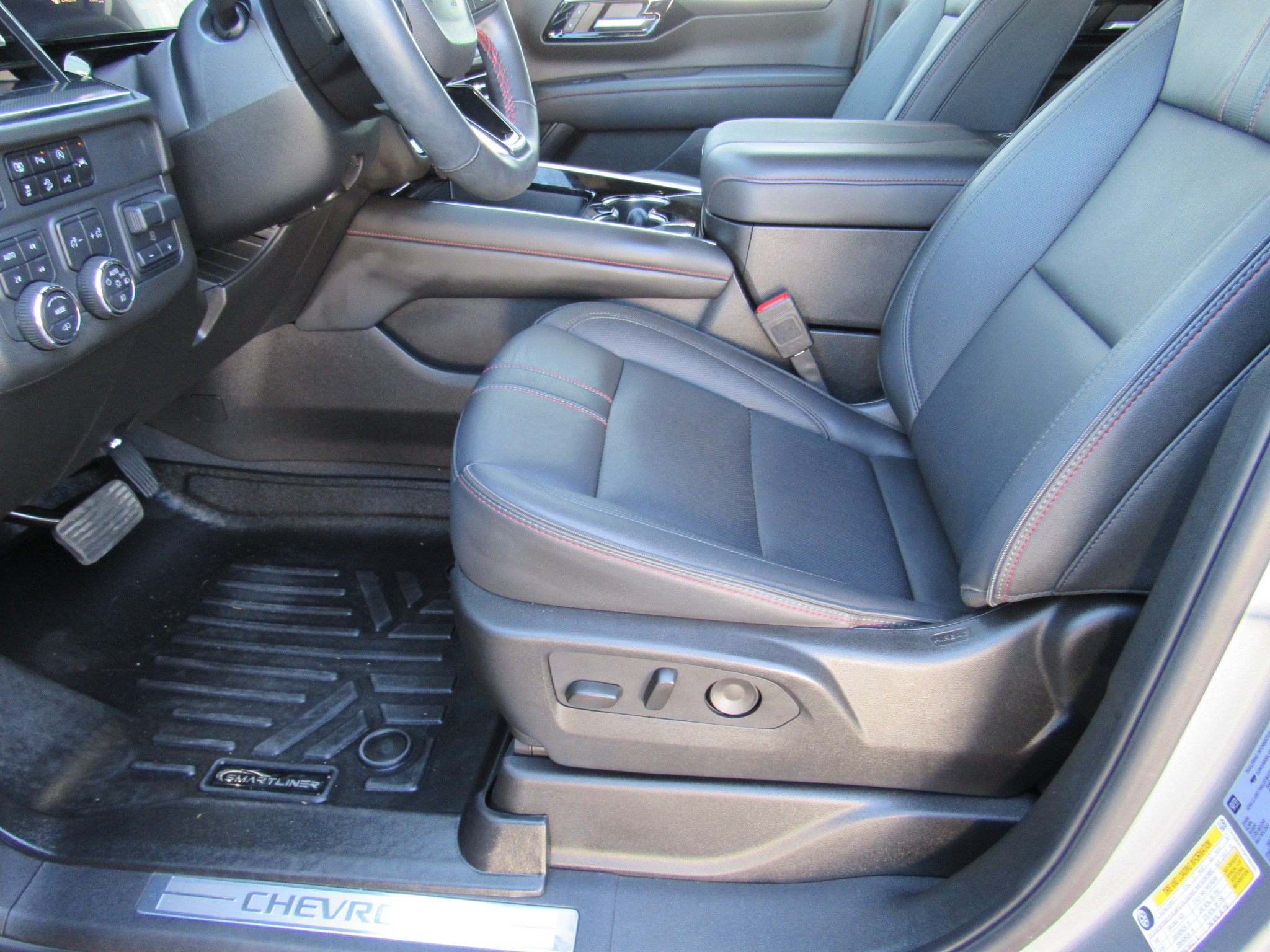 Used 2025 Chevrolet Tahoe RST w/ RST Capability Package AWD/4WD image 15