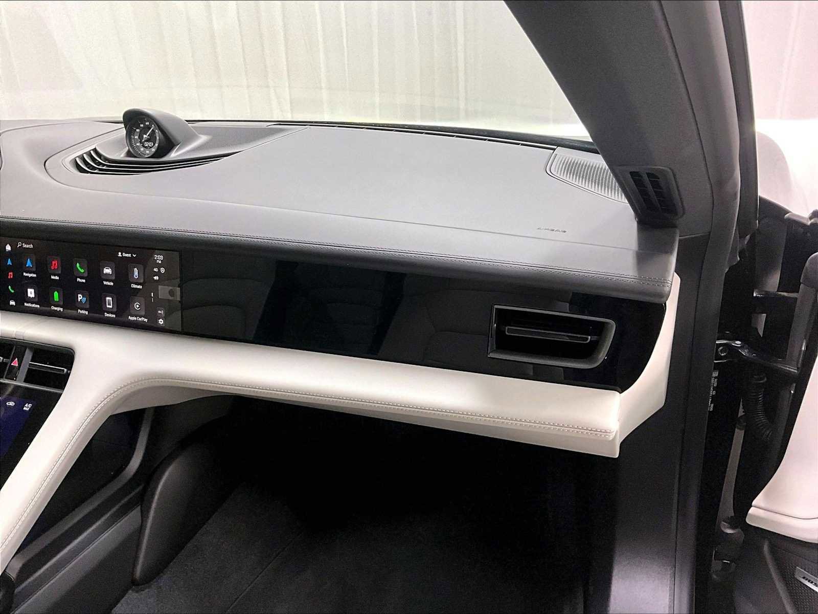 Used 2025 Porsche Taycan image 28