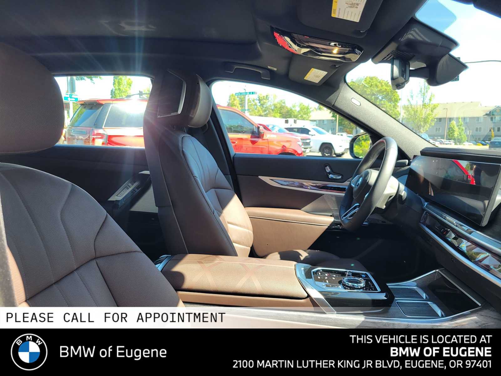 Used 2025 BMW i7 eDrive50 w/ M Sport Package RWD image 11