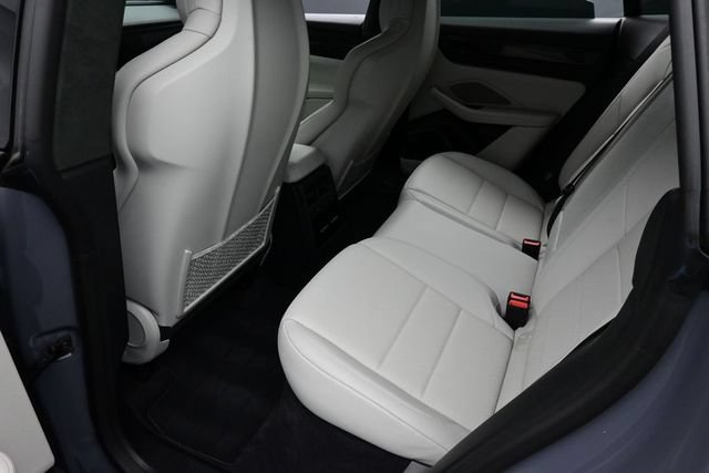 Certified 2025 Porsche Macan Turbo Electric AWD/4WD image 15