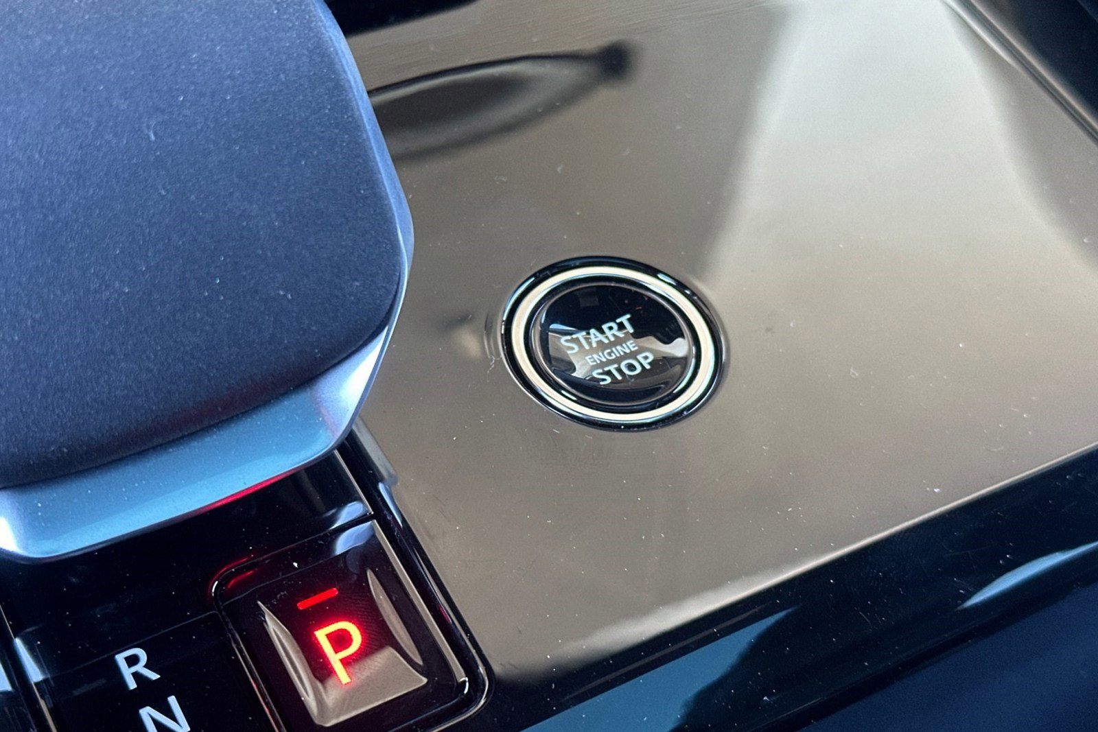 Used 2025 Land Rover Range Rover Sport SE image 34