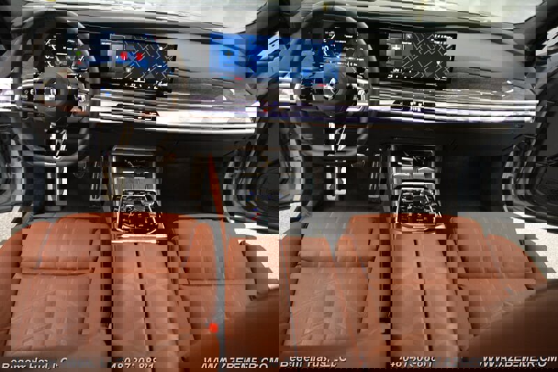 Used 2023 BMW 760i xDrive w/ Parking Assistance Package image 17