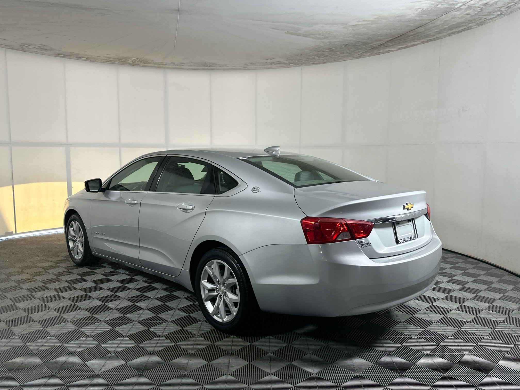 Used 2018 Chevrolet Impala LT FWD image 5