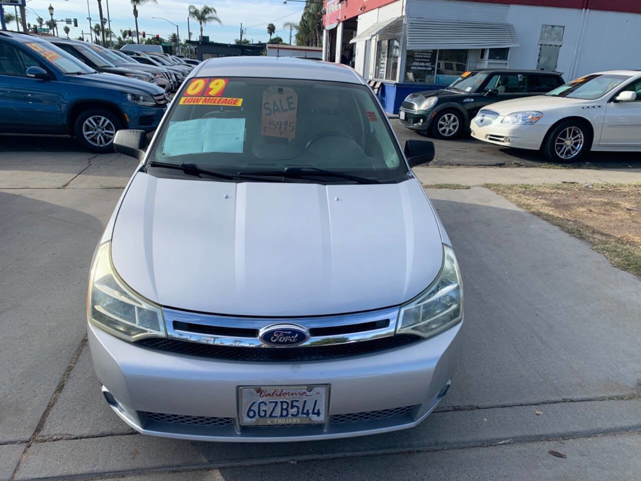 Used 2009 Ford Focus SE FWD image 1