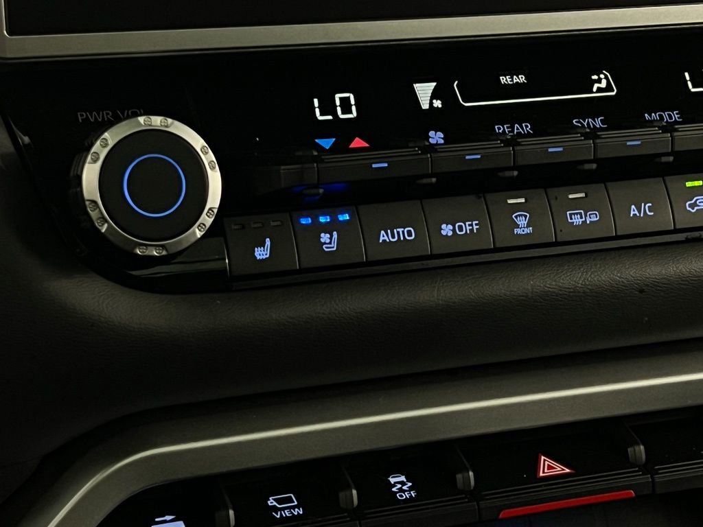 Used 2024 Toyota Sequoia Platinum image 18