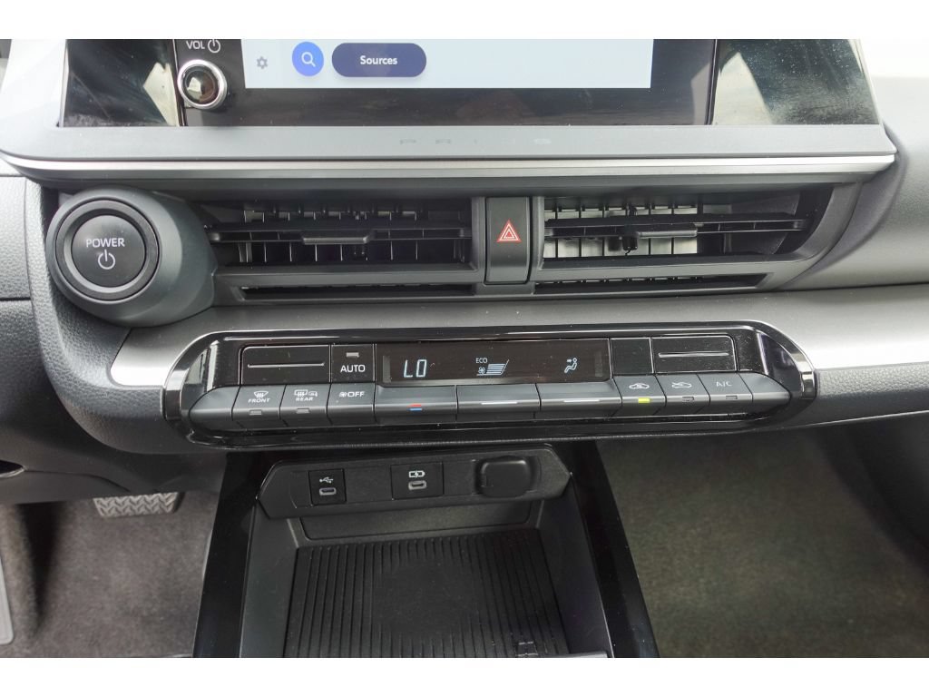 Used 2025 Toyota Prius LE FWD image 16