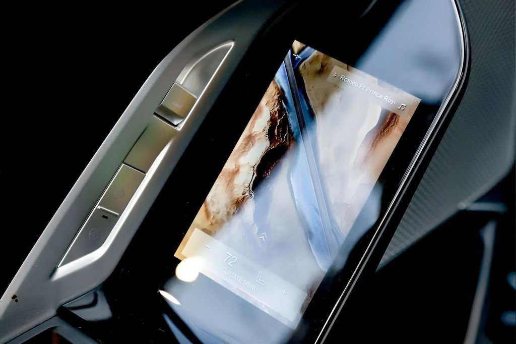 Used 2023 BMW 740i w/ Parking Assistance Package image 42