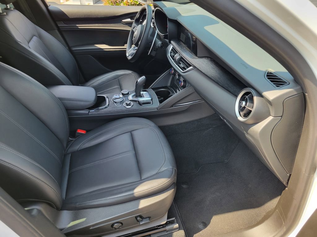 Used 2024 Alfa Romeo Stelvio Sprint RWD image 17