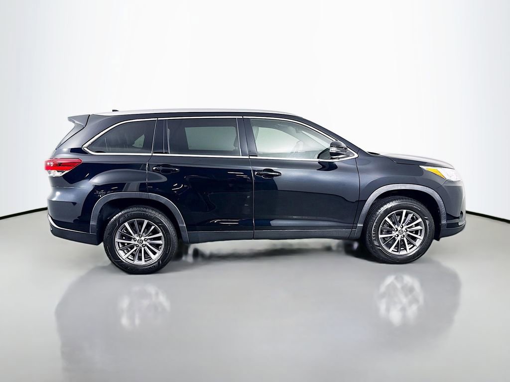 Used 2019 Toyota Highlander XLE image 4