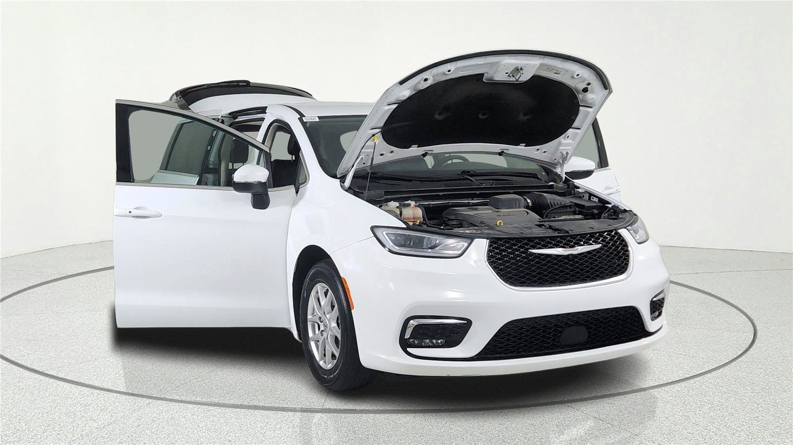 Used 2023 Chrysler Pacifica Touring-L FWD image 7