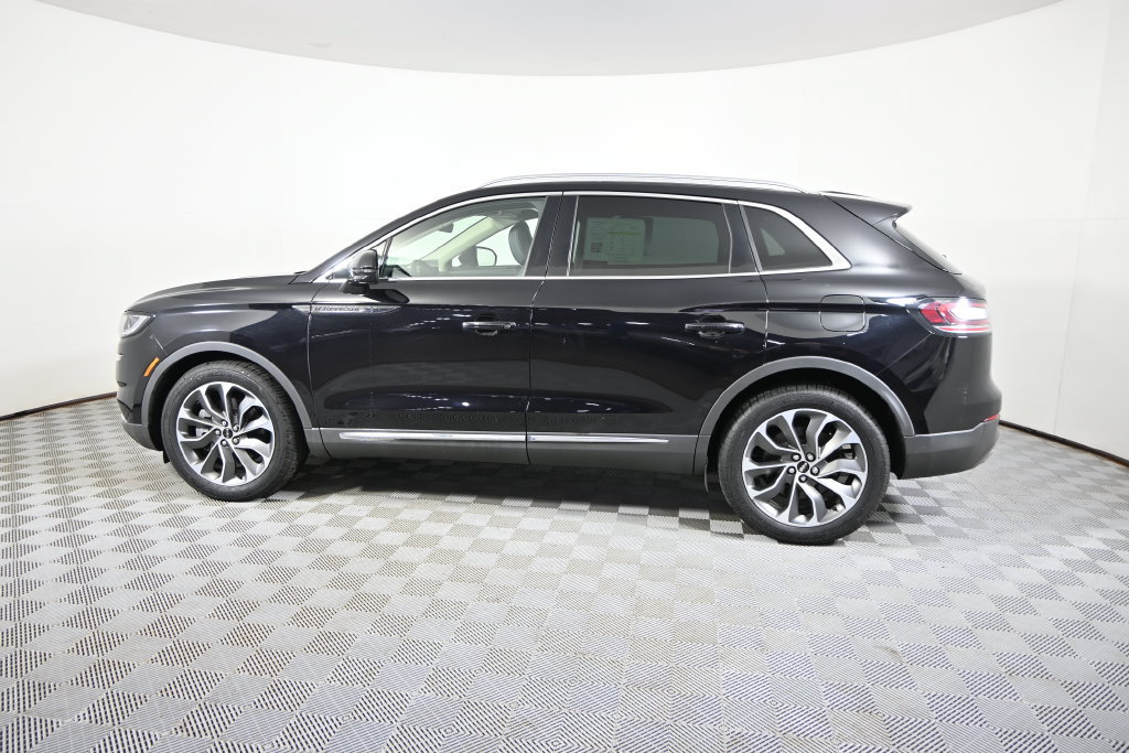 Used 2023 Lincoln Nautilus Reserve AWD/4WD image 3