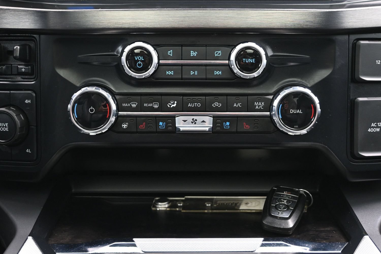 Used 2023 Ford F250 Lariat w/ Lariat Ultimate Package AWD/4WD image 39