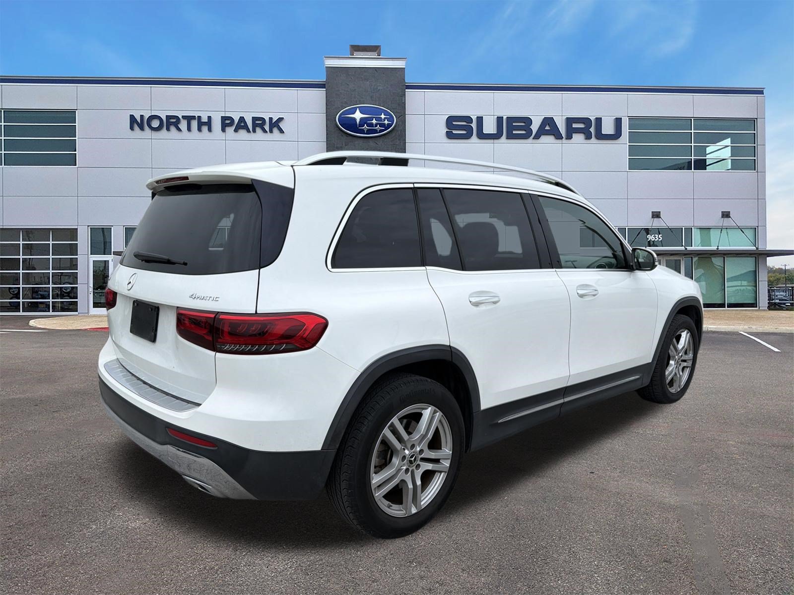 Used 2020 Mercedes-Benz GLB 250 4MATIC w/ Premium Package image 3
