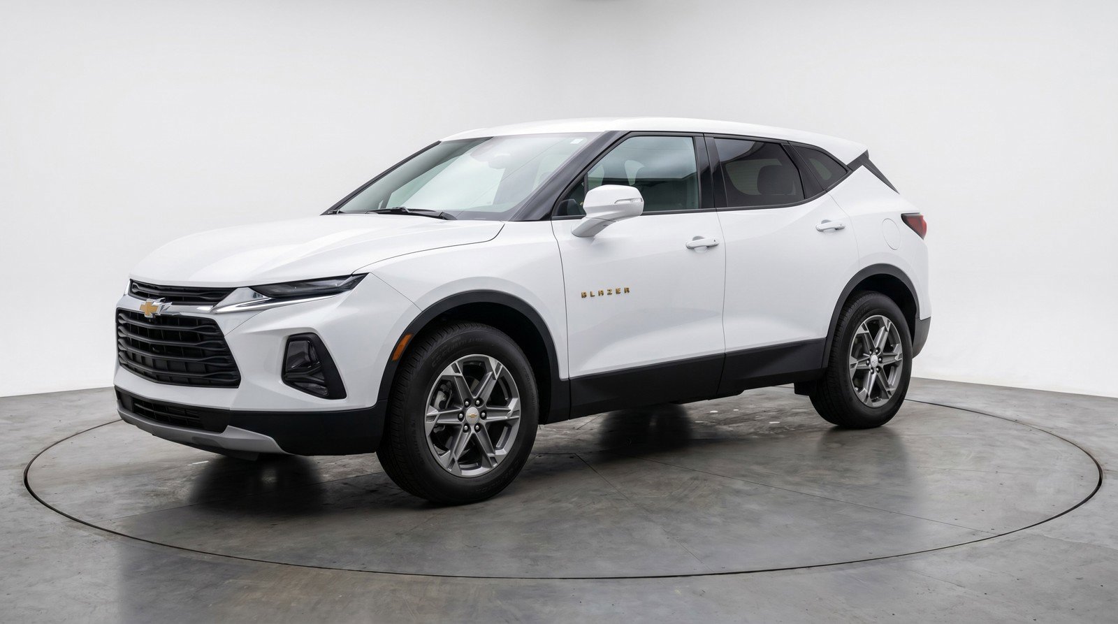 Used 2025 Chevrolet Blazer LT FWD image 3