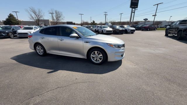 Used 2018 Kia Optima LX w/ Convenience Package image 2
