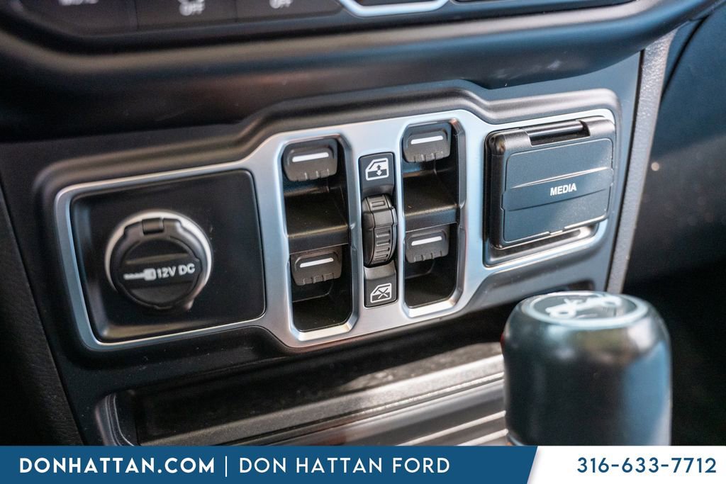 Used 2019 Jeep Wrangler Unlimited Sahara image 11