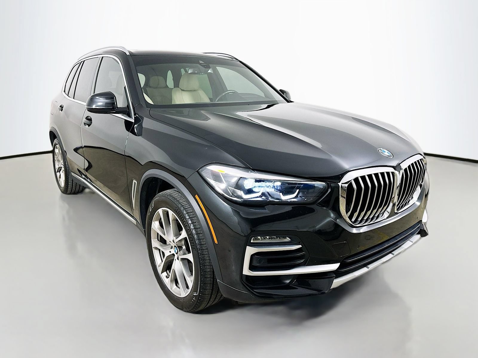 Used 2021 BMW X5 xDrive40i w/ Convenience Package AWD/4WD image 3