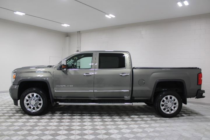 Used 2017 GMC Sierra 2500 Denali w/ Duramax Plus Package AWD/4WD image 8