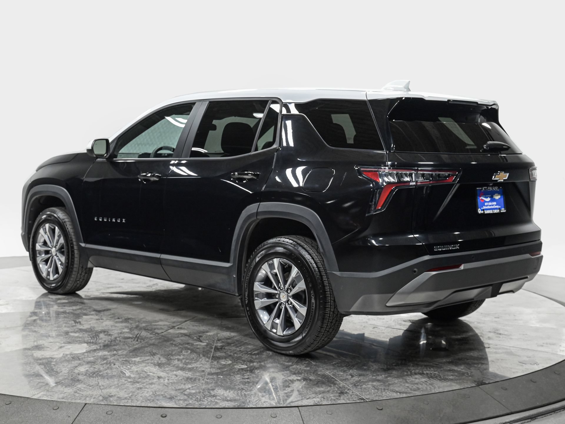 Used 2025 Chevrolet Equinox LT FWD image 4