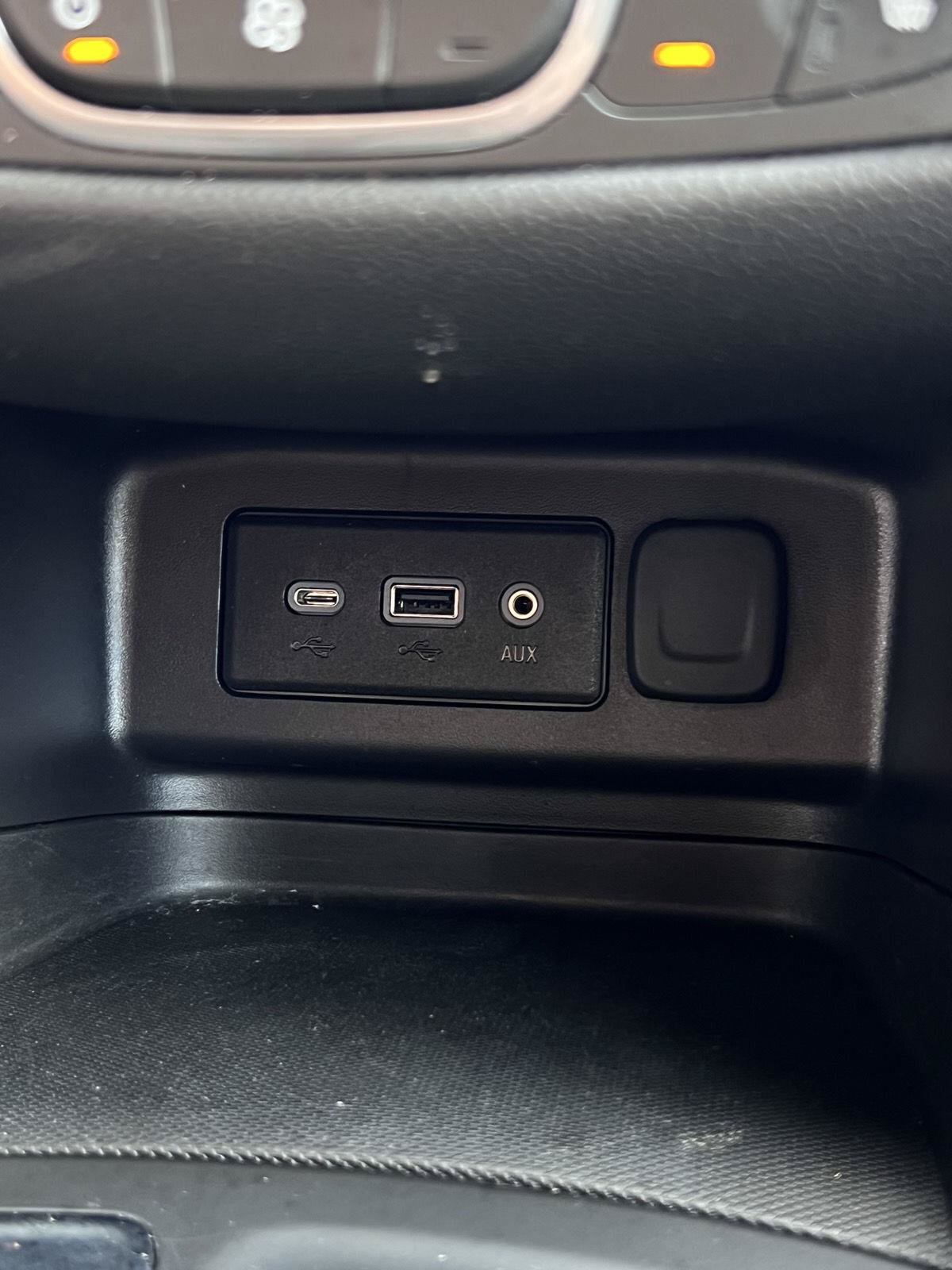 Used 2024 Chevrolet Equinox LT w/ LPO, Floor Liner Package FWD image 9