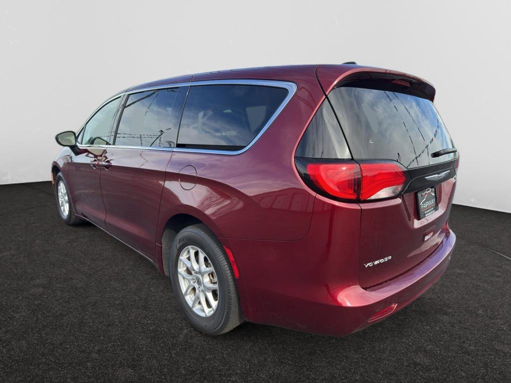 Used 2022 Chrysler Voyager LX image 7