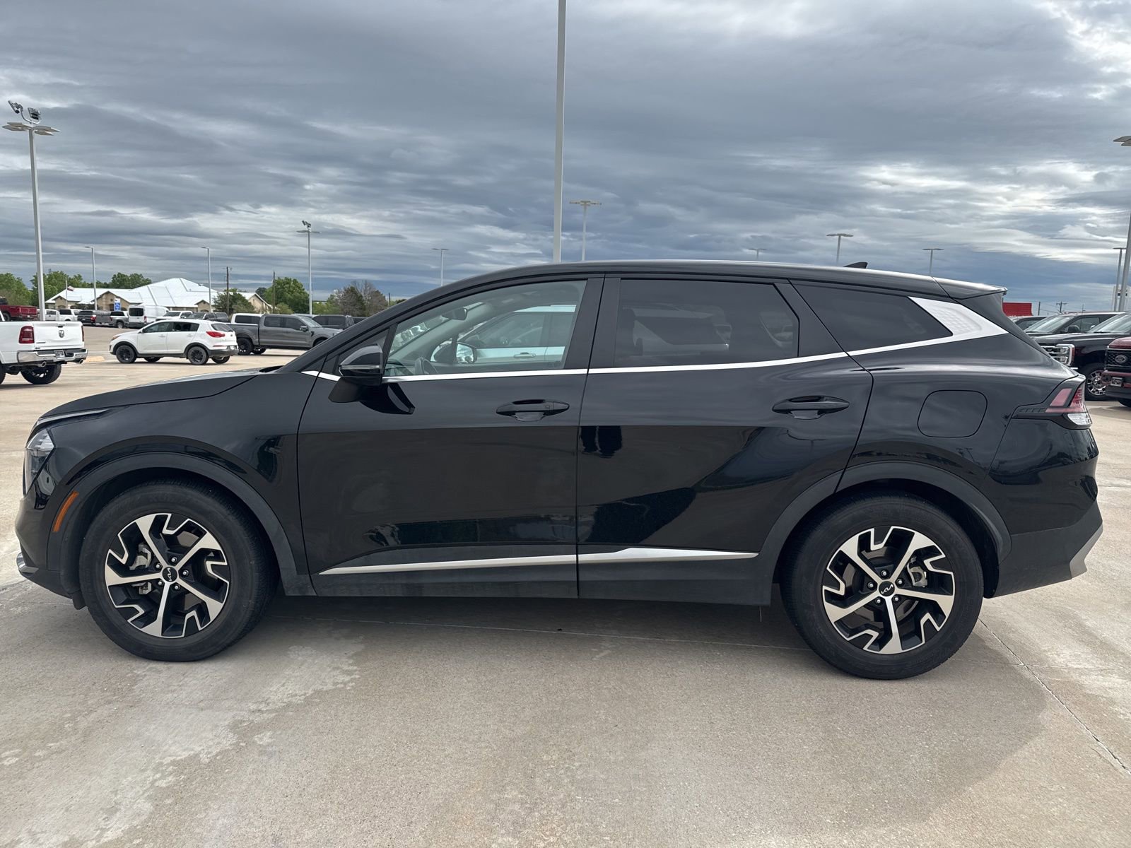 Used 2023 Kia Sportage EX image 6