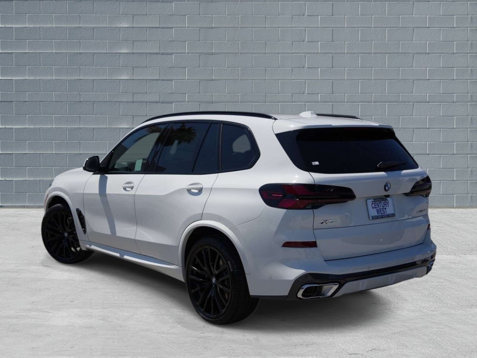 New 2026 BMW X5 xDrive40i w/ M Sport Package AWD/4WD image 3