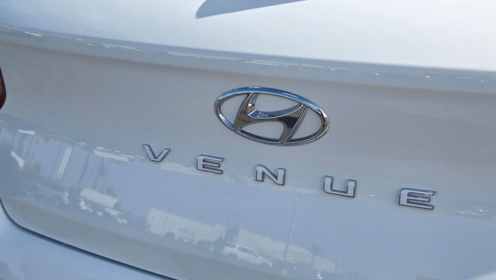 New 2026 Hyundai Venue SEL FWD image 6