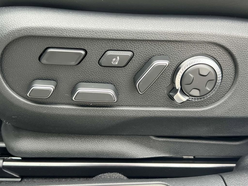 New 2024 Genesis GV60 Performance image 19