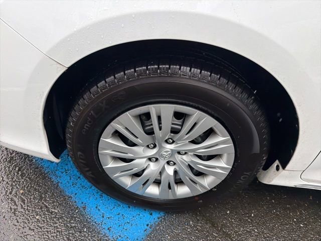 Used 2013 Toyota Camry LE image 16