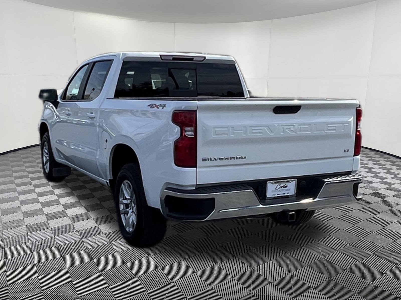 Used 2021 Chevrolet Silverado 1500 LT w/ Convenience Package II AWD/4WD image 4