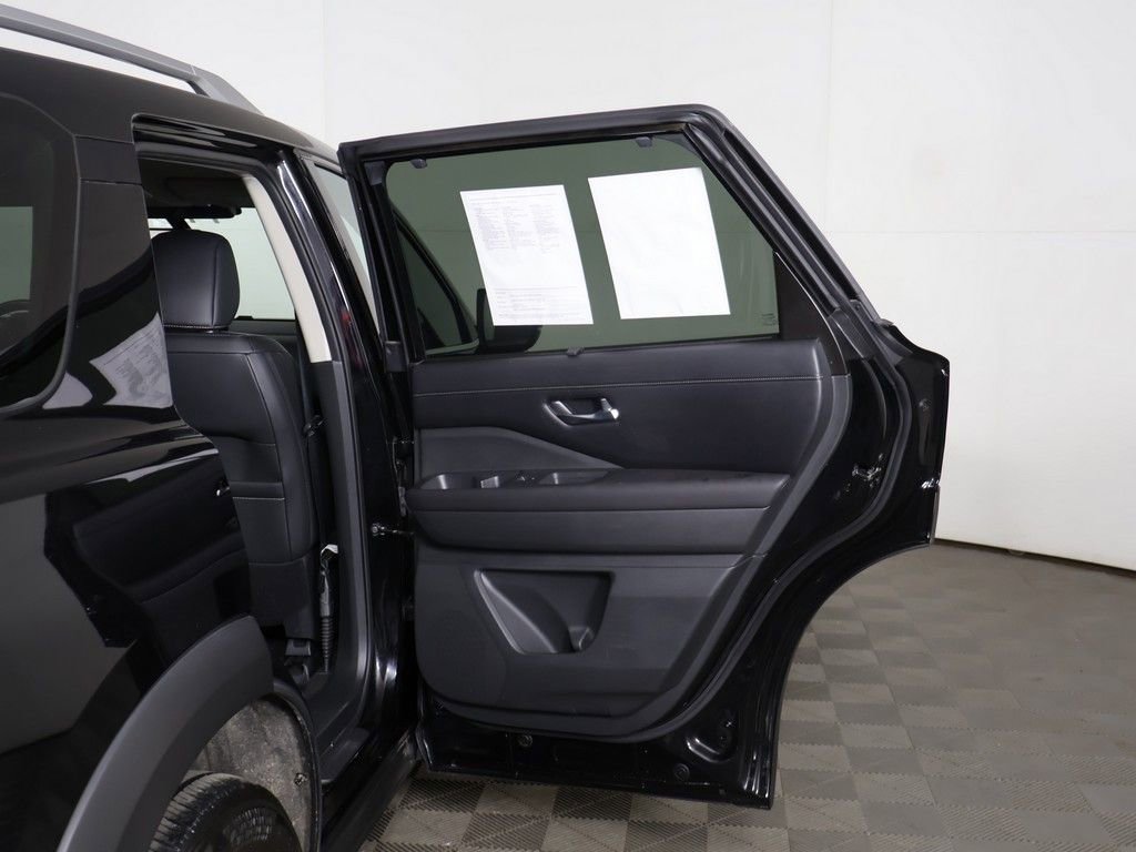 Used 2024 Nissan Pathfinder SL AWD/4WD image 23
