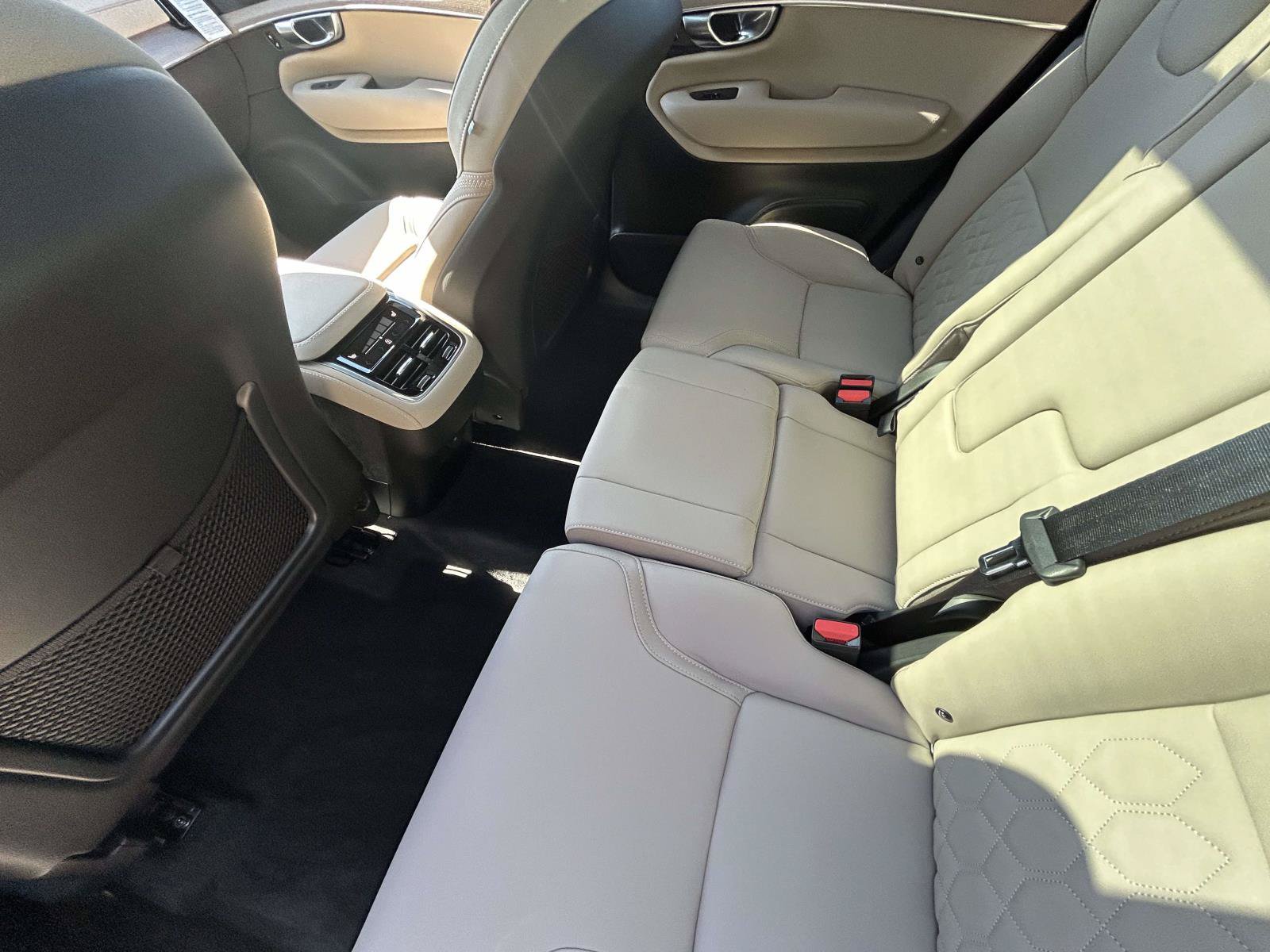 New 2026 Volvo XC90 B6 Plus w/ Protection Package Premier AWD/4WD image 12