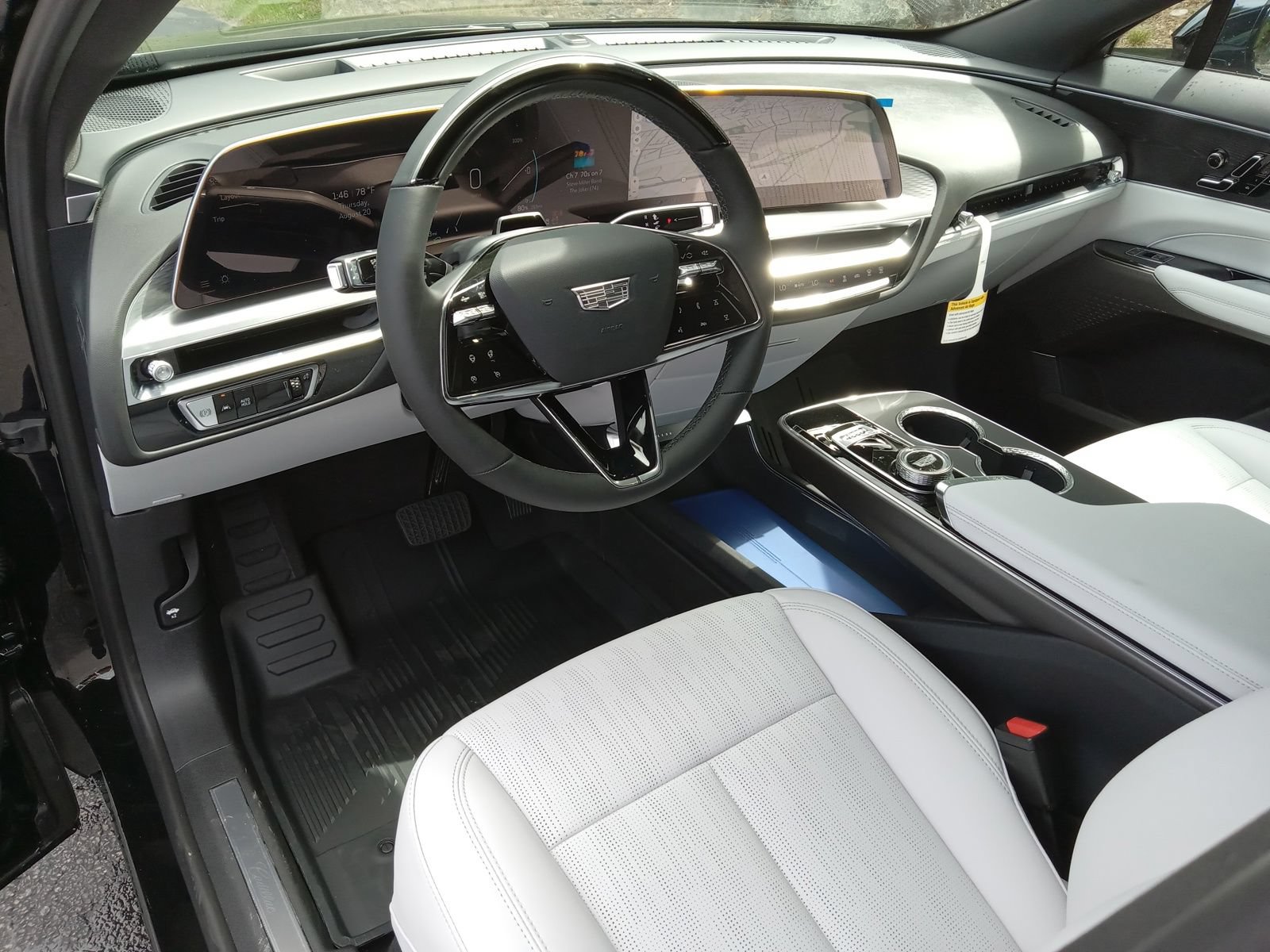 New 2026 Cadillac Lyriq Sport w/ LPO, ONYX Package AWD/4WD image 13