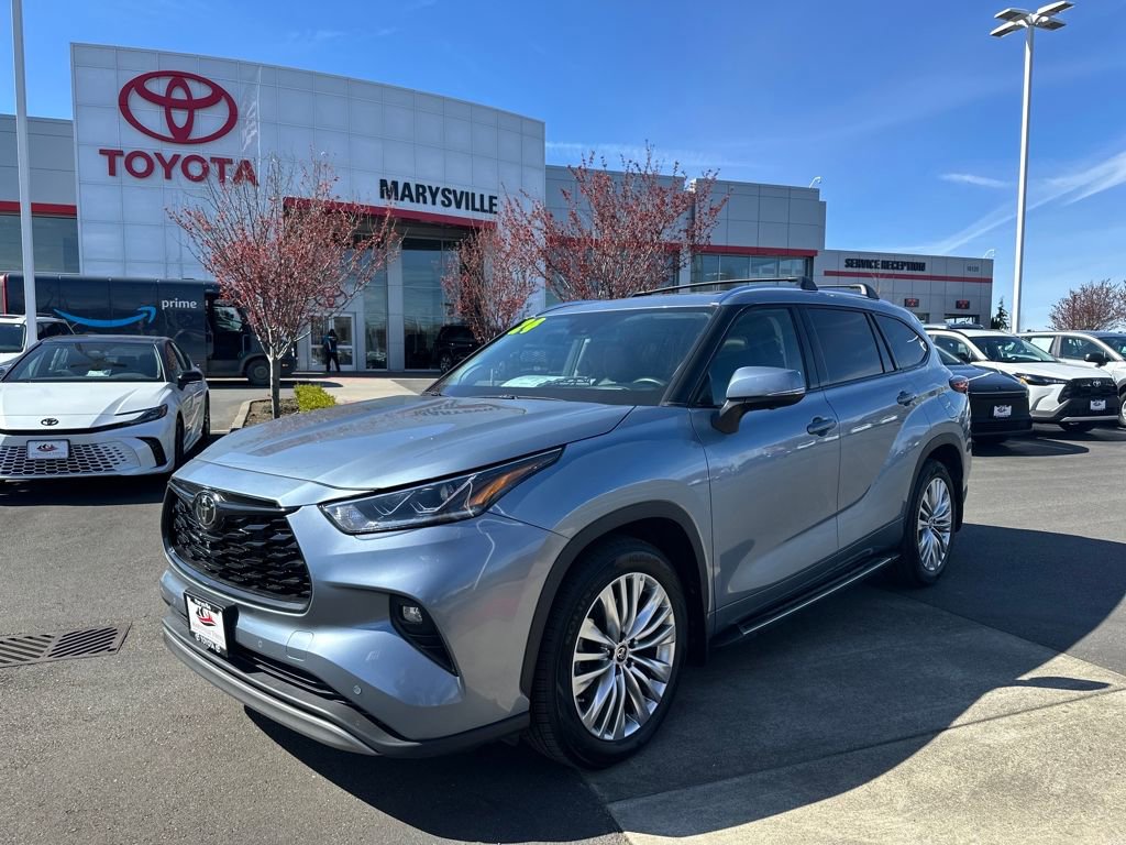 Used 2024 Toyota Highlander Platinum AWD/4WD image 1