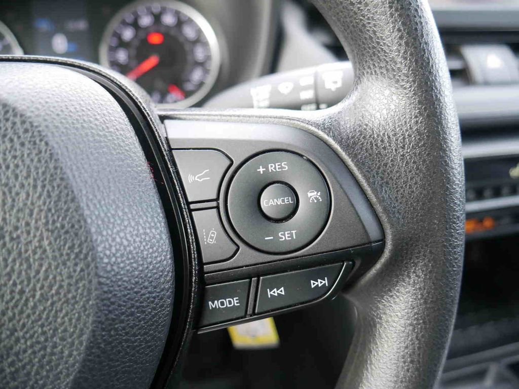 Used 2022 Toyota RAV4 LE image 36