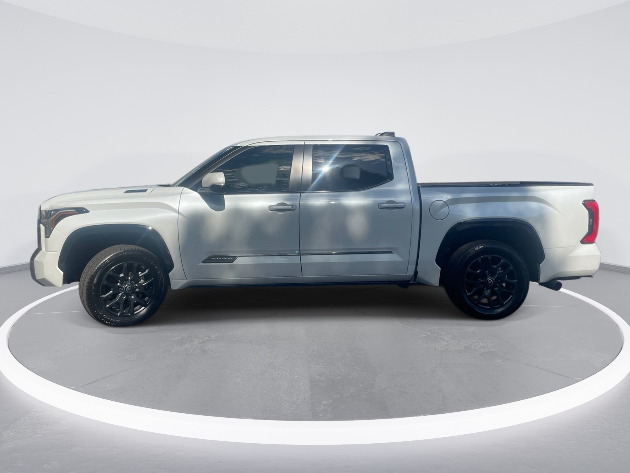Used 2025 Toyota Tundra Platinum w/ Tow Tech Package AWD/4WD image 4