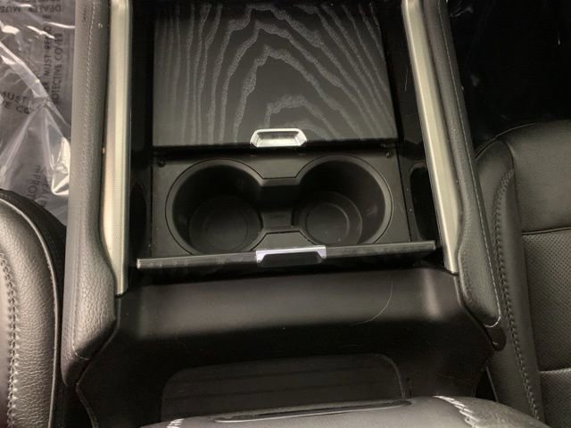 Used 2021 GMC Yukon Denali w/ Denali Premium Package image 28