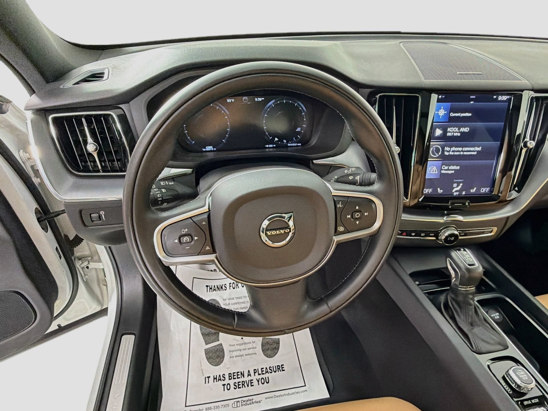 Used 2020 Volvo XC60 T5 Momentum w/ Protection Package Premier AWD/4WD image 12
