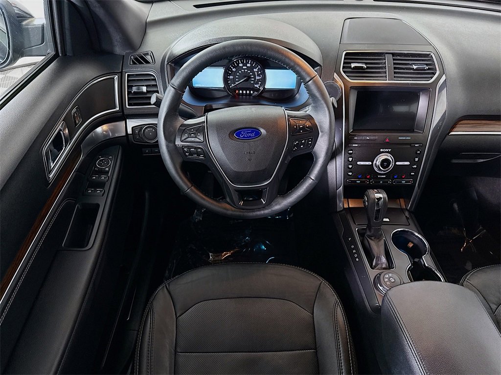 Used 2019 Ford Explorer Limited w/ Class III Trailer Tow Package image 3