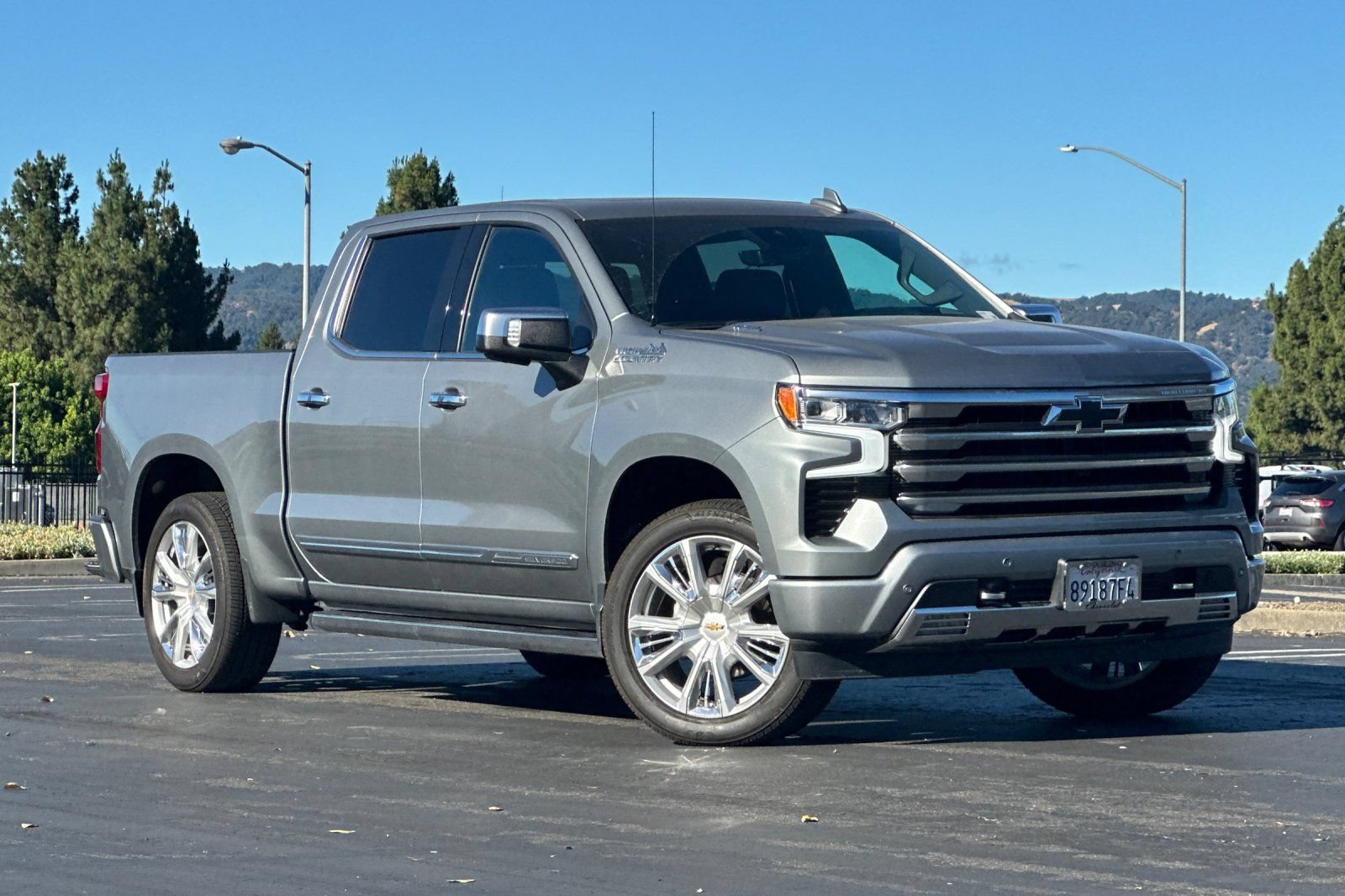 Used 2025 Chevrolet Silverado 1500 High Country AWD/4WD image 2