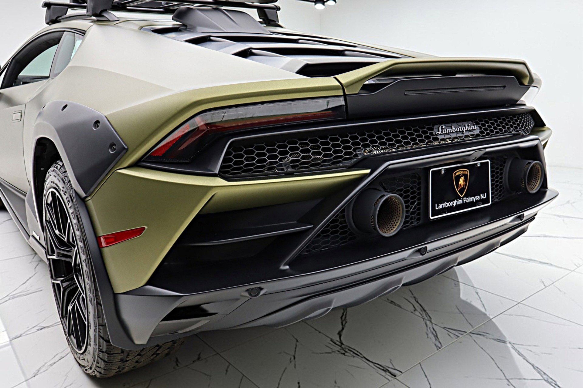 Used 2023 Lamborghini Huracan Sterrato image 18