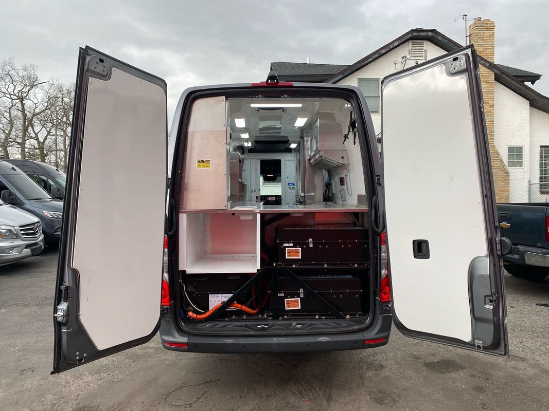 Used 2022 Mercedes-Benz Sprinter 4500 w/ Parking Package image 10
