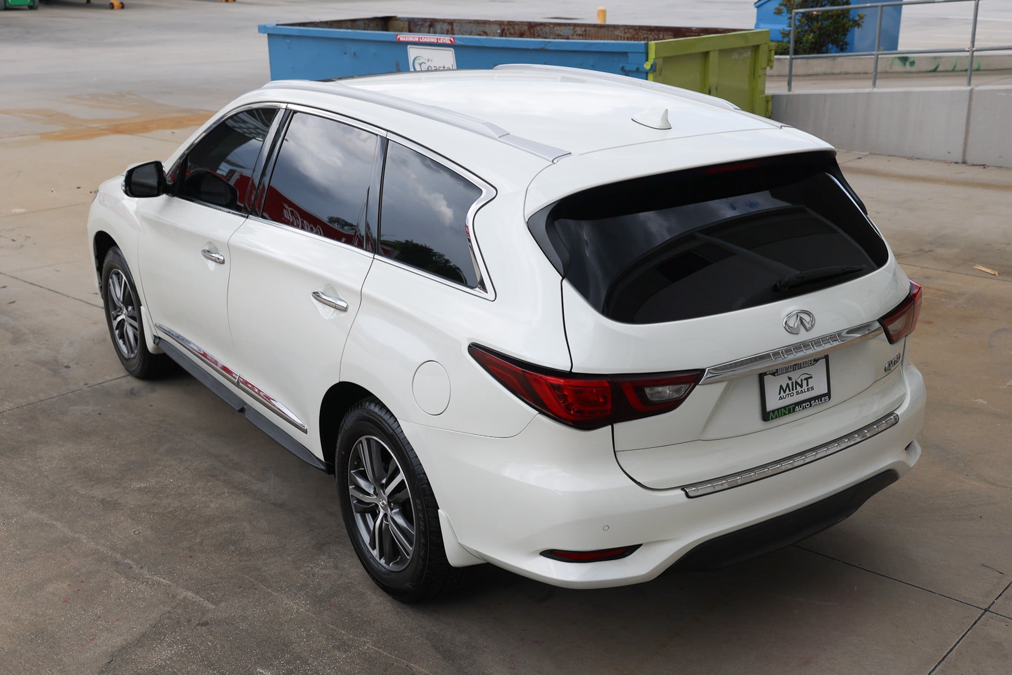 Used 2019 INFINITI QX60 Luxe w/ Essential Package FWD image 8