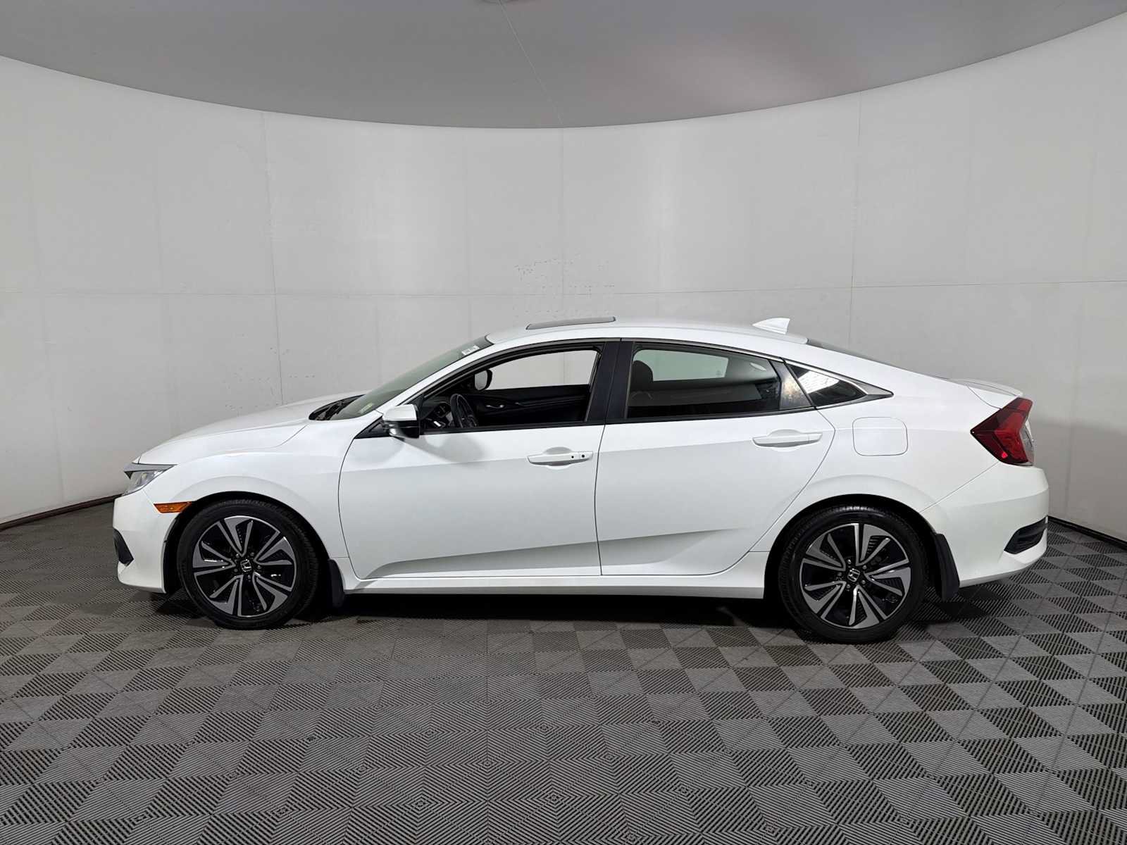 Used 2016 Honda Civic EX-L image 4