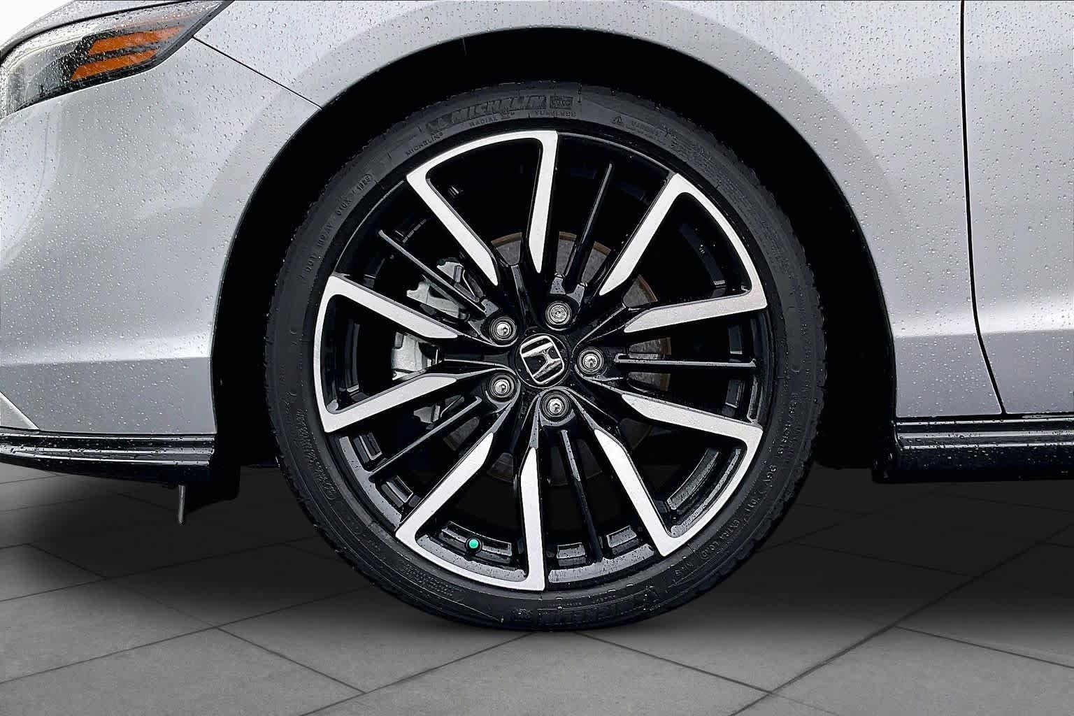 Used 2025 Honda Accord Touring image 10